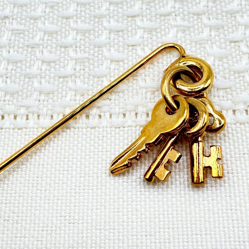 Vintage Retro MONET Dangle Gold Tone Keys Key Set Stick Pin